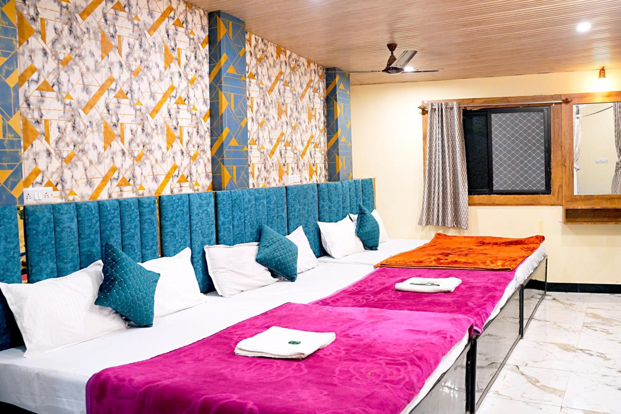 Hotel Mahalok Palace Ujjain Exterior photo